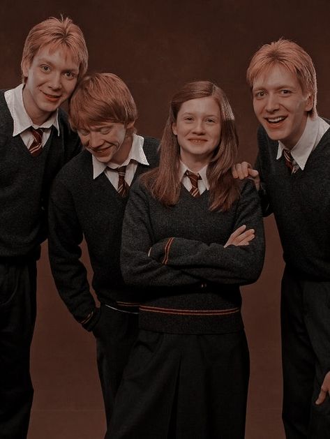 𝐻𝑎𝑟𝑟𝑦 𝑃𝑜𝑡𝑡𝑒𝑟 Weasley Family, Harry Potter Poster, Harry Potter Icons, Fred And George Weasley, Harry Potter Images, Images Harry Potter, Harry Potter Tumblr, Fred Weasley, Harry Potter Actors