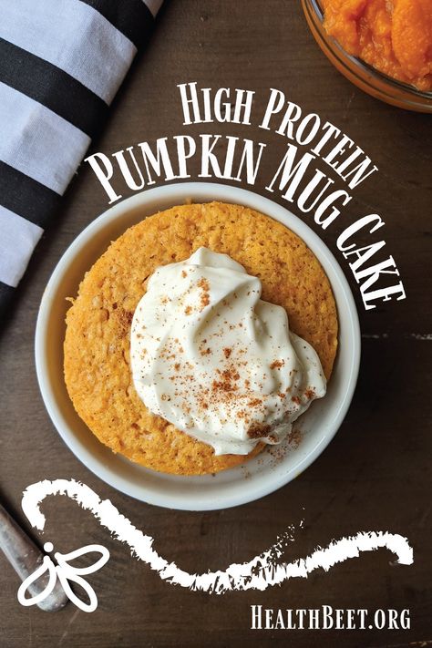 Low calorie, high protein pumpkin mug cake made with protein powder and canned pumpkin puree. Under 200 calories, with 30 grams of protein and only takes one minute! Low Calorie Mug Cake, Pumpkin Mug Cake, Health Beet, Low Calorie Cookies, Low Calorie Pumpkin, Pumpkin Bagels, Low Calorie High Protein, Low Calorie Protein, Protein Mug Cakes