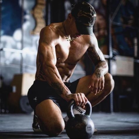 Male Fitness Photography, Fitness Shoot Ideas, Workout Photoshoot, Gym Photoshoot, Beach Fitness, Gym Photography, Beach Workouts, Gym Photos, Men’s Fitness