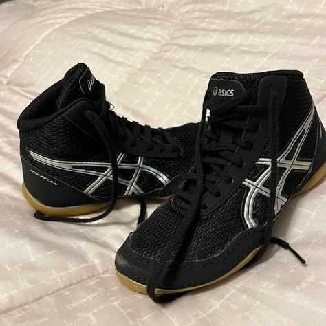 ASICS black kids size 13 wrestling shoes Asics Wrestling Shoes, Asics Black, Wrestling Shoes, Black Kids, Nike Huarache, My Son, Martial Arts, Size 13, Wwe