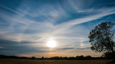 Cirrostratus Clouds, High Clouds, Clouds Photography, Cloud Art, Ice Crystals, Meteorology, Design Research, Facebook Cover Photos, Anime Scenery