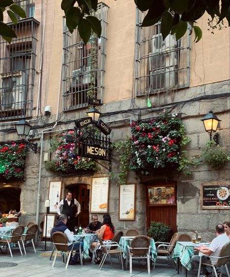 #cafe #humans #people #coffee #restaurant #aesthetic #madrid #spain #atmosphere #autumn Spain Coffee Shop Aesthetic, Madrid Chueca, Madrid Aesthetic, Coffee Restaurant, Restaurant Aesthetic, Spain Trip, Coffee Shop Aesthetic, Madrid Spain, Spain Travel