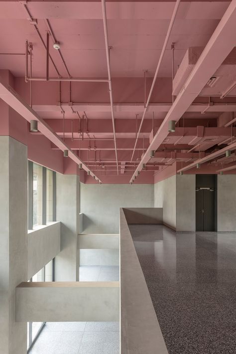 Aim Architecture, Design Color Trends, Exposed Ceilings, Commercial And Office Architecture, Office Architecture, Colour Architecture, Concrete Ceiling, Interior Design Color, Colored Ceiling