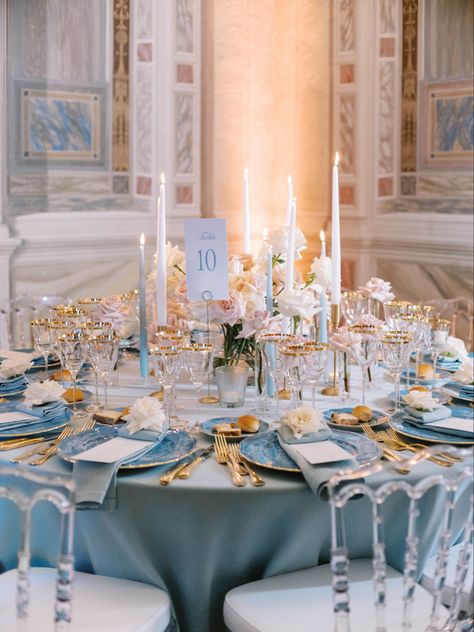 Classic Chic Wedding Theme, Cinderella Quinceanera Themes, Periwinkle Wedding, White Tablescape, Blue Wedding Receptions, Sweet 15 Party Ideas Quinceanera, Gold Table Setting, Blue Wedding Decorations, Dream Wedding Reception