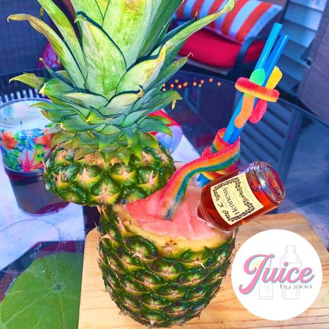 Pineapple Cup Drinks, Pineapple Bowls, Pineapple Cup, Pineapple Bowl, Pineapple Drinks, Holiday Punch, Alcohol Drink Recipes, Food Goals, Slushies