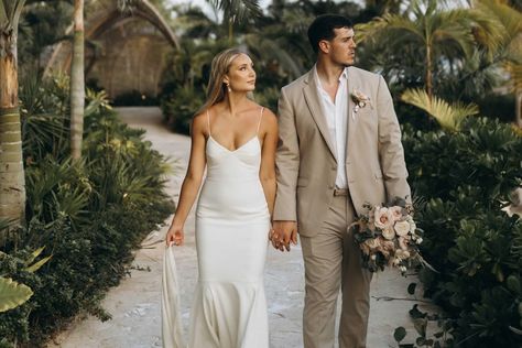 Connor & Mackenzie in the Clo Crepe Gown – Grace Loves Lace AU Clo Crepe, Sophisticated Wedding Gown, Photography Board, Free Spirited Woman, Lace Bride, Cabo Weddings, Crepe Gown, Unique Bride, Long Veil