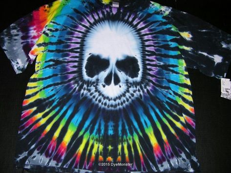 Easy Diy Tie Dye, Skull Tie Dye, Tie Dye Folding Techniques, Rainbow Stuff, Skull Tie, Tie Dye Shirts Patterns, Rainbow Skull, Diy Cut Shirts, Diy Tie Dye Techniques