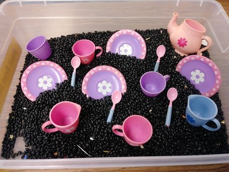 Tea party sensory bin: teacups, saucers, spoon, teapot (Alice in Wonderland) Alice In Wonderland Eyfs Activities, Alice In Wonderland Activities Preschool, Alice In Wonderland Sensory Bin, Alice In Wonderland Crafts For Preschool, Alice In Wonderland Themed Activities, Tea Party Sensory Bin, Preschool Tea Party, Tea Party Preschool, Preschool Tea Party Activities