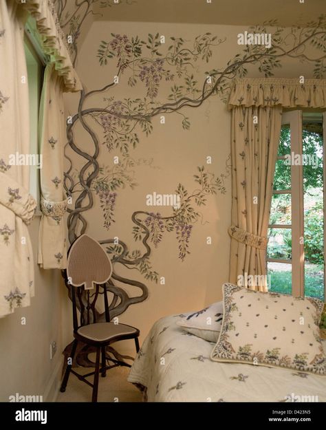 Chair In Corner, Decoration On Wall, Wisteria Wall, Spring Home Decor Ideas, Bedroom Inspiration Cozy, Painting Corner, Wall Murals Diy, Ceiling Murals, Bedroom Murals