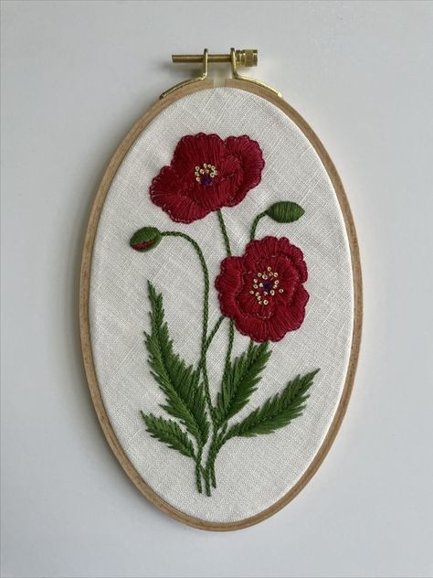 Embroidered Poppies, Embroidered Poppy, Oval Embroidery, Embroidered Hoop, Simple Cards Handmade, Framed Embroidery, Modern Embroidery, Oval Frame, Crafty Craft