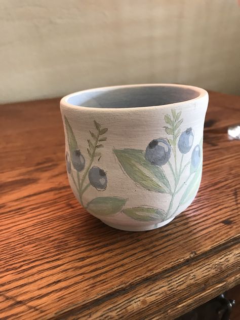 Painted Pottery Bowls Ideas, Flower Painted Ceramic Bowl, Cute Underglaze Designs, Pinterest Pottery Painting, Vintage Painted Pottery, Pottery Painting Ideas Blueberries, Things To Paint On Ceramics, Pottery Mugs Painting, Potary Painting Ideas