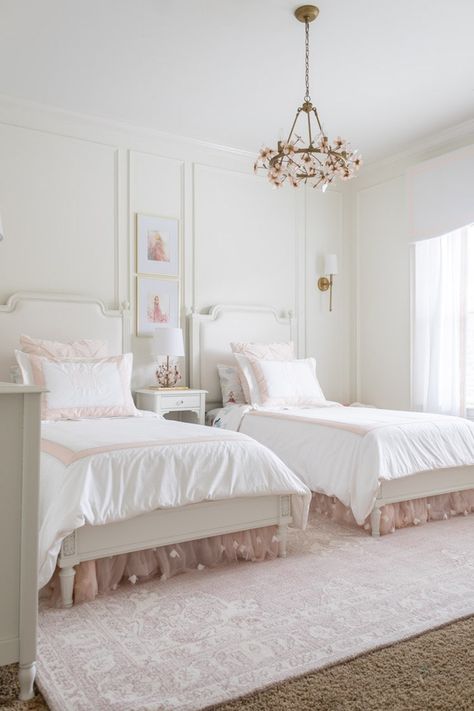 This pretty tour features transitional home decor for a busy family of eight! See how beautiful interiors that exude casual elegance are not only possible, but doable for days! Girls Bedroom Decor Ideas, Gorgeous Bed, Deco Jungle, Girls Bedroom Decor, Transitional Home Decor, Twin Beds, Princess Room, Transitional House, Bedroom Decor Ideas