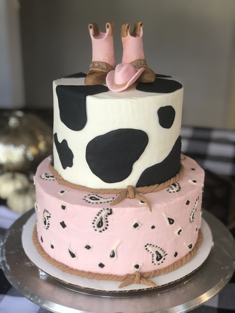 Cowgirl 2nd Birthday Cake, Cowgirl Theme Birthday Cake, Pink Cow Print Birthday Cake, Pink Rodeo Cake, Cowgirl First Birthday Cake, Rodeo Cake Girl, Cowgirl Dessert Table Ideas, Rodeo Party Food Ideas, First Rodeo Smash Cake Girl