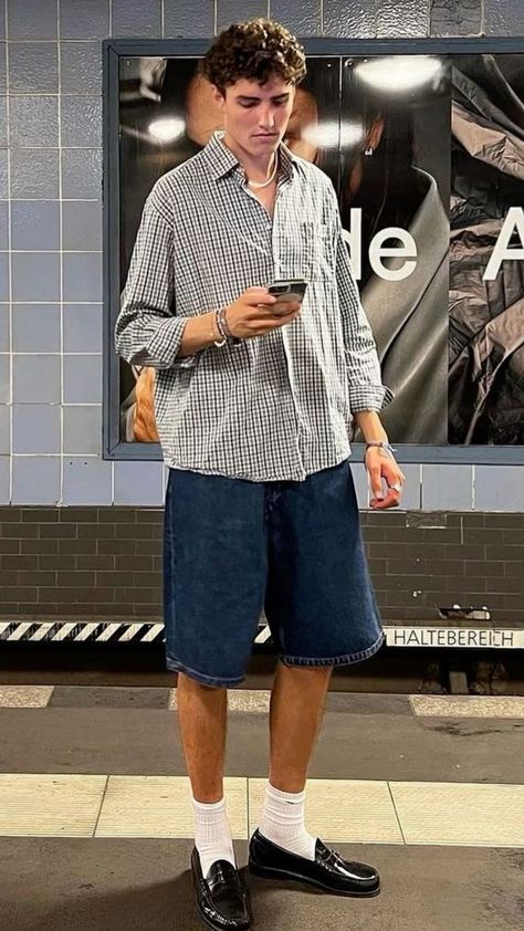 Men Muscular, Shoelace Belt, Boy Necklace, Subway Station, Pants Baggy, Street Style Outfits Men, Skater Boy, Street Fashion Men Streetwear, Men Stylish Dress