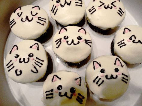 Cute Cupcakes Easy, Silly Cupcakes, Cupcake Cat, Kitty Cat Cupcakes, Cute Cupcake, Cupcakes Cute, Cat Cupcakes Ideas, Cute Cupcake Ideas, Cupcake Design Ideas