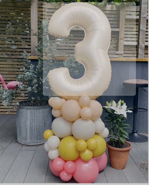 Foil Number Balloons Decoration, Stand Up Balloon Garland, Balloon Floor Decor, 1st Balloon Decorations, Number Standee With Balloons, Balloon Garland With Number, 4 Balloon Bouquet, Number Party Decorations, Outdoor Balloon Decorations For Birthday