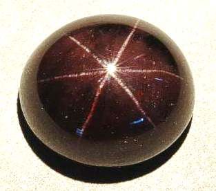 star garnet Star Garnet, Crystal Balls, Garnet Gem, January Birthstone, Loose Stones, Gems And Minerals, Gem Stone, Crystal Gems, Rocks And Minerals