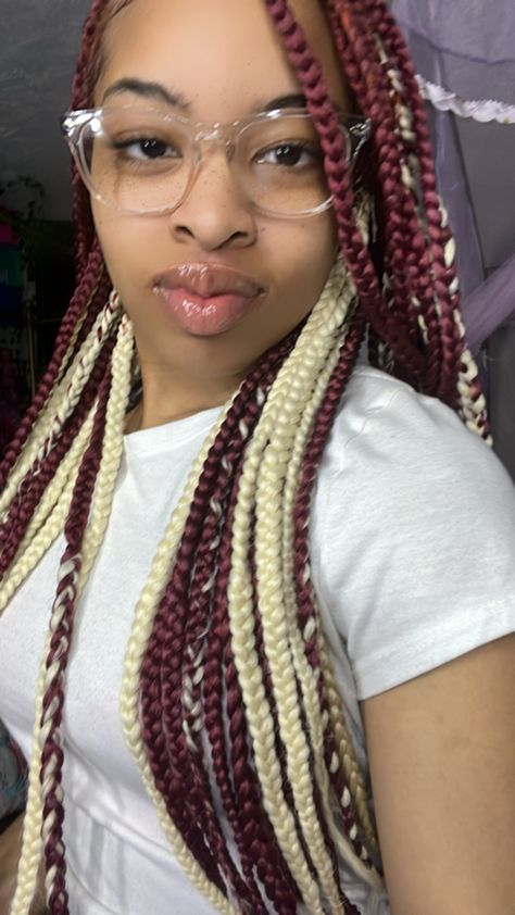 Burgundy And Blonde Peekaboo Braids, Red And Blonde Boho Braids, Red Braids With Blonde Highlights, Red And White Braids For Black Women, Burgundy Blonde Braids, Red And Blonde Hair Color Braids, Maroon And Blonde Braids, Red And Blonde Knotless, Blonde And Red Box Braids