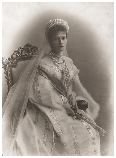 Alix Of Hesse, Empress Alexandra Feodorovna, Empress Alexandra, Maria Feodorovna, Alexandra Feodorovna, Romanov Dynasty, Princess Alice, Court Dresses, Royalty Aesthetic