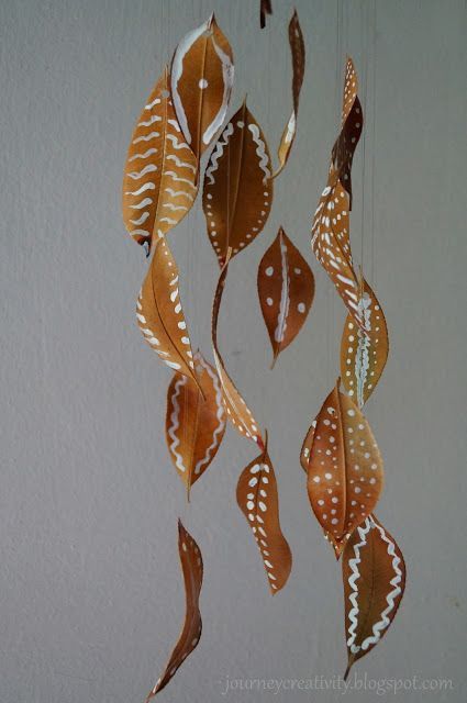 Leaf Mobile, Oppgaver For Barn, Leaf Art Diy, Dry Leaf Art, Leaf Projects, Deco Nature, Organic Art, Leaf Crafts, Leaf Drawing