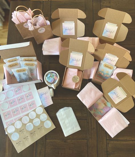 Business Packaging Ideas, Packing Idea, Jewelry Packaging Diy, Etsy Packaging, Jewelry Packaging Design, Paper Box Diy, Kraft Paper Packaging, Packaging Orders, Fragrance Packaging