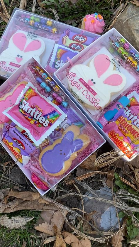 Baked Easter treat and candy box Cute Easter Gifts For Friends, Easter Treat Baskets, Easter Treat Table, Easter Basket Ideas For Kids Diy, Non Chocolate Easter Gifts, Easter Baskets For Coworkers, Easter Boxes For Kids, Easter Box Ideas For Kids, Easter Treat Boxes Diy