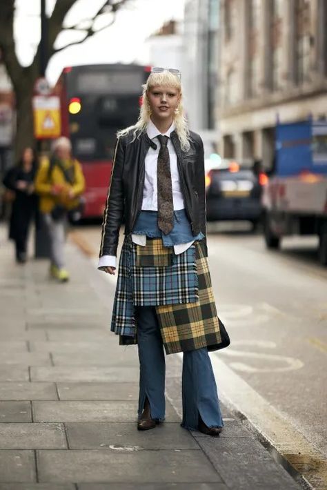 London Street Style Winter, Tartan Outfit, Eclectic Outfits, Punk Street Style, Tartan Fashion, Kilt Outfits, Nyc Fashion Week, London Fashion Week Street Style, Autumn Trends