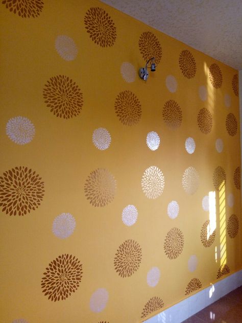 Wall Color Ideas Indian, Hall Colour Ideas Indian, Hall Colour Paint Living Rooms, Living Hall Wall Painting Ideas Indian, Puja Room Wall Colour, Wooden Partition Wall, Wall Paint Colour Ideas, Living Hall Wall Painting Ideas, Wall Texture Design Living Rooms Asian Paints