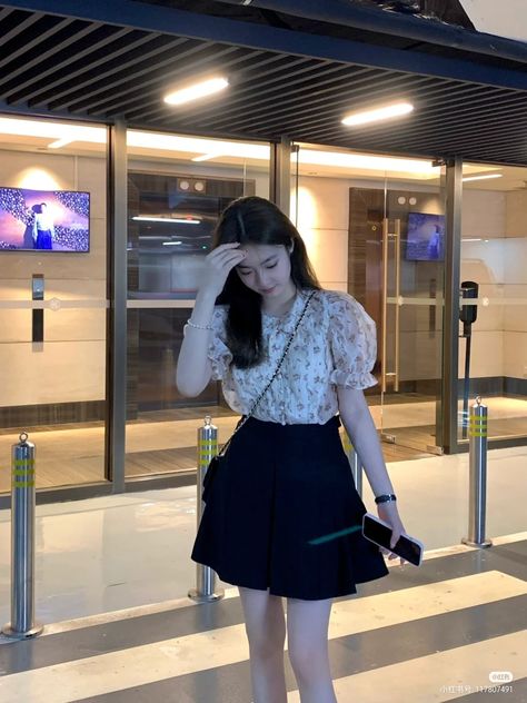 Ootd Rok Mini, Korean Ootd Skirt, Fashion Week Inspiration, Ootd Korean Style, Korean Skirt, Korean Fits, Outfit Korean Style, Simple Style Outfits, Outfit Korean