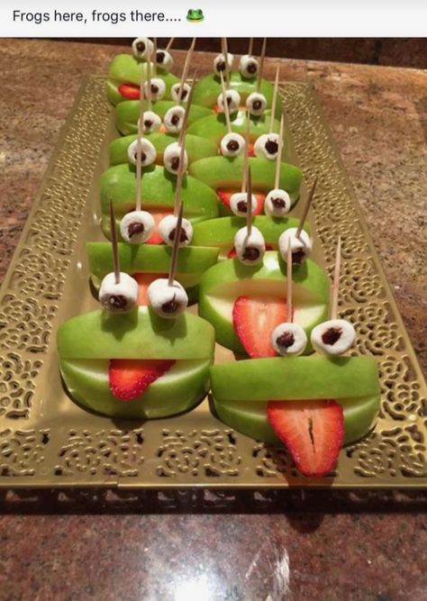 Frog Party Food, Frog Themed Food, Frog Baking, Frog Dessert, Frog Food, Kids Food Crafts, Frog Party, Decorações Com Comidas, Food Art For Kids