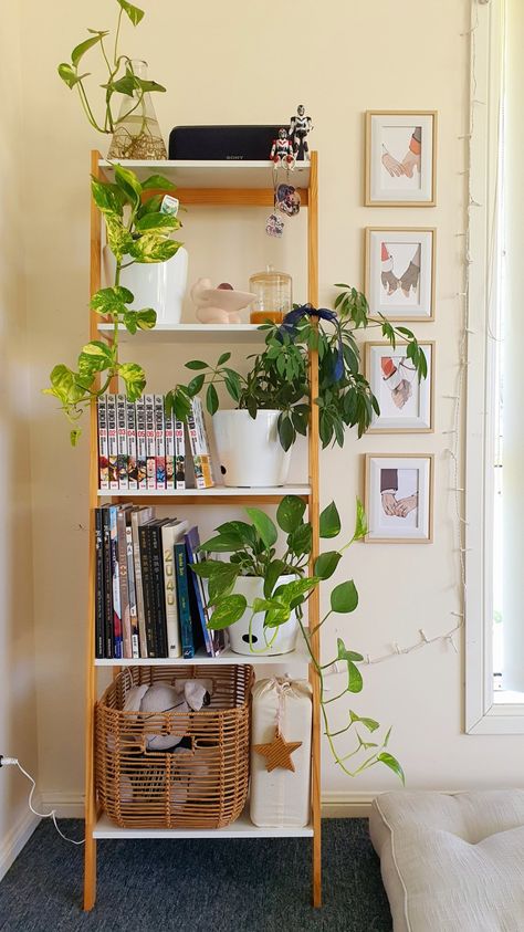 Bookshelf And Plants, Stylish Bookshelf, Small Room Inspo, Home Gel Nails, Shelf Decorating, Small House Organization, Home Drawing, Drawing Home, Home Nails