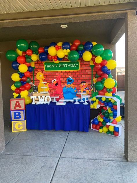 Elmo Birthday Balloons, Sesame Street Birthday Party Backdrop, Diy Sesame Street Decorations First Birthdays, Sesame Street Diy Party Ideas, Sesame Street Elmo Birthday Party Ideas, Elmo Party Ideas Decoration, Elmo Park Birthday Party, Elmos Wonderful World Party, Elmo Themed Birthday Party Decorations