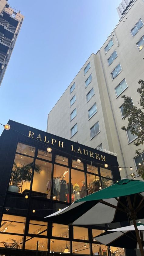 Ralph Lauren cafe in Ginza, Tokyo, Japan. Photo by thetkennedy // #ralphlauren #japan #travel #tokyo #ginza #designer #cafe #food #aesthetic Ralph Lauren Cafe, Tokyo Ginza, Travel Tokyo, Summer In Japan, Tokyo Aesthetic, Ginza Tokyo, Retro Photography, Travel Tops, Japan Photo