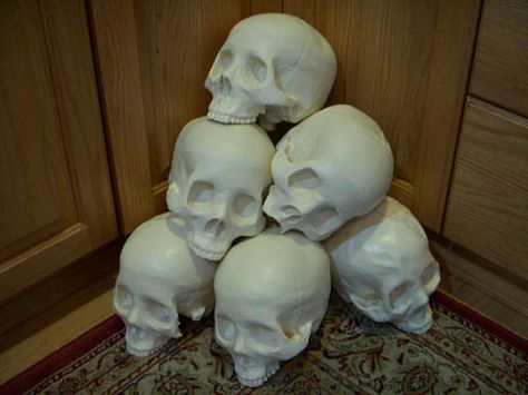 I wanted to get a lot of skulls this year (like minor The Killing Fields quantities) but I didn't like the look of the commercial plastic 'Halloween' Haunted Props, Liquid Plastic, Halloween Props Diy, Halloween Yard, Halloween 2, Theme Halloween, Halloween Inspiration, Halloween Deco, Halloween Props