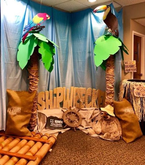 Kamp thema onbewoond eiland  Robinson spellen Shipwreck Vbs, Vbs Shipwrecked, Shipwrecked Vbs, Mystery Island, Ship Wreck, Ocean Theme Classroom, Vbs Themes, Pirate Theme Party, Holiday Program