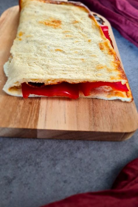 Make this easy 2 ingredient cottage cheese flatbread recipe! Perfect for a keto diet, this high-protein, low-carb flatbread has only 1.9g net carbs and 8.6g protein per serving. Super easy and beginner-friendly, it’s a healthy and delicious bread replacement. Ideal for low carb sandwiches, snacks, and more! Cheese Flatbread Recipes, Bread Replacement, Low Carb Flatbread, Low Carb Sandwiches, Cheese Flatbread, Flatbread Recipe, Bread Alternatives, High Protein Low Carb Recipes, Flatbread Recipes