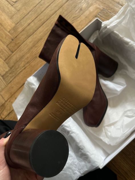 Brown Tabi Boots, Margiela Tabi Aesthetic, Evermore Season, Tabi Heels, Maison Margiela Tabi Boots, Margiela Tabi Boots, Idea For Photo, Wild Fashion, Tabi Boots