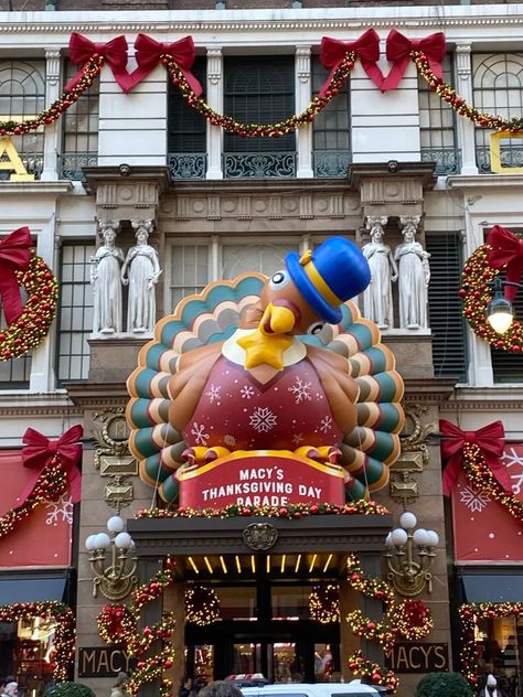 Macy’s Thanksgiving Day Parade Aesthetic, November Thanksgiving Aesthetic, Thanksgiving Decorations Aesthetic, Thanksgiving Asthetic Picture, Thanksgiving Vibes Aesthetic, Thanksgiving Day Aesthetic, Thanksgiving Aesthetic Photography, Macy Day Parade, Macy Thanksgiving Day Parade