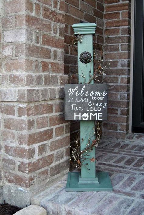 Farmhouse Front Porch Decor, Veranda Design, Porch Design Ideas, Primitive Bathrooms, Welcome Post, Rustic Patio, Summer Front Porches, Porch Posts, Wooden Signs Diy