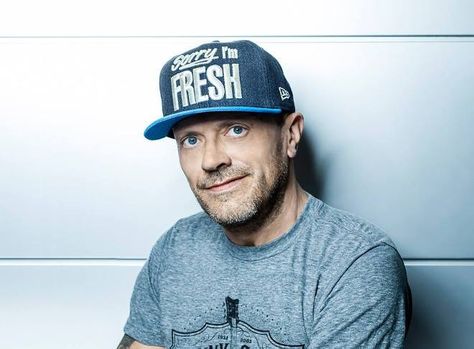 Max Pezzali nuovo album "Astronave Max" e nuovo amore Gossip News, Umbria, Event Management, Listening To Music, Avengers, The Voice, Baseball Hats, Baseball Cards, Baseball