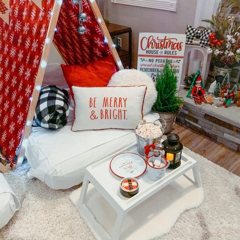 DIY Christmas Movie Marathon Slumber Tent Party - Christmas Movie Marathon, Christmas Bedroom Decor Ideas, Christmas Party Ideas For Teens, Sleepover Tents, Christmas Bedroom Decor, Christmas Pajama Party, Tent Party, Enchanted Christmas, Adult Christmas Party