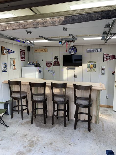 5 Easy Steps For Planning Your Home Bar Garage Bar Ideas Diy, Garage Bar Ideas Man Caves, Indoor Bar Ideas, Garage Bar Ideas, Diy Garage Bar, Cave Room, Corner Bar, Pub Sheds, Home Bar Design