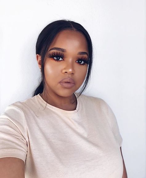 Natural Makeup For Black Women Round Face, Round Face Black Women, Arched Eyebrows Black Women, Thick Eyebrows Black Women, Black Woman Clean Makeup, Flawless Face Makeup, Round Face Makeup, Birthday Makeup Looks, Nude Makeup