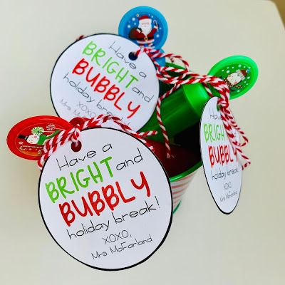 FREE Holiday Bubble Gift Tag!  Use this gift tag to create easy and affordable holiday gifts for your students.  This makes the perfect Christmas gift. Classmate Christmas Gifts, Classroom Christmas Gifts, Student Holiday Gifts, Gift Ideas For Students, Preschool Christmas Gifts, Inexpensive Gift Ideas, Class Christmas Gifts, School Christmas Gifts, Daycare Gifts