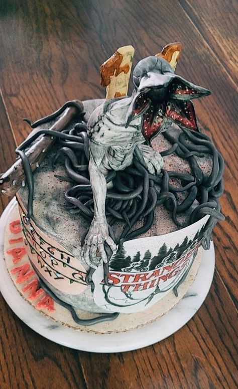 Stranger things cake #demogorgon IG paticami_1 Demogorgon Cake, Stranger Things Cake, Homemade Cakes, Gum Paste, Stranger Things, Fondant, Candy, Cake, Pins