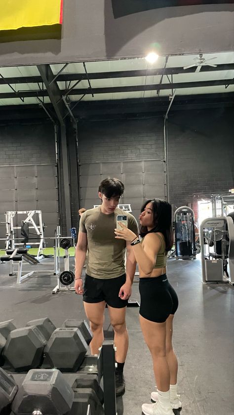 Gym Bro Outfit, Couples Gym Pictures, Male Bff, Gym Pose, Gym Story, Gym Couple, Couple Outfit Ideas, Match Outfits, Gym Pictures