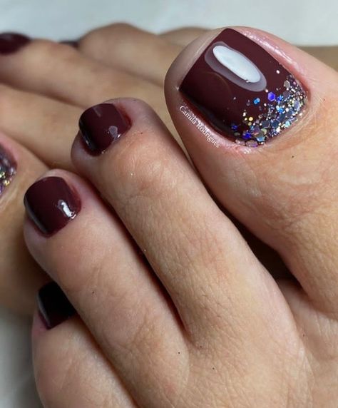 Pink And Black Pedicure, Gelish Pie, Dark Red Toe Nails, Pretty Toes Pedicure, Burgundy Pedicure, Brown Pedicure, Fall Pedicure Ideas Toes Toenails, Studio Manicure, Toe Nail Designs For Fall