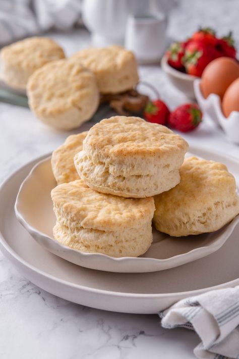 Cracker Barrel Breakfast, Buscuit Recipe, Cracker Barrel Biscuits, Cracker Barrel Pancakes, Cracker Barrel Copycat Recipes, Cracker Barrel Recipes, Baking Powder Biscuits, Homemade Biscuits Recipe, Biscuit Bread