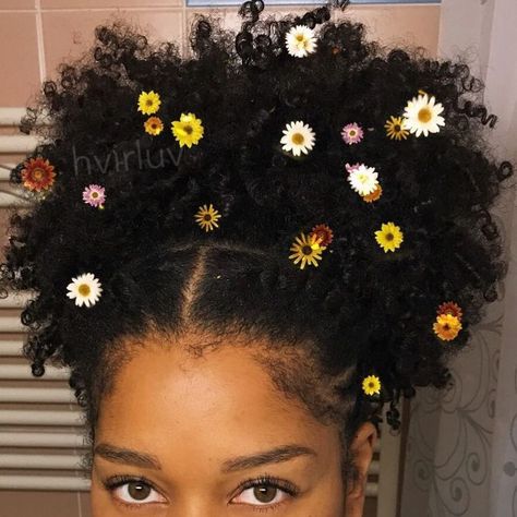 Flowers In Afro Natural Hair, Curly Hair With Flowers, Afro With Flowers, Flower Afro, High Puff, Cabello Afro Natural, Pelo Afro, Beautiful Natural Hair, Flowers In Her Hair