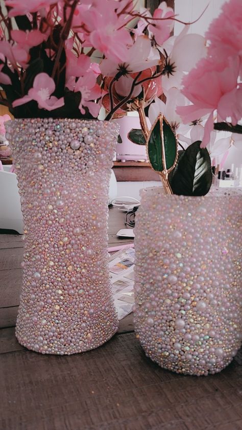 Centerpieces With Pearls, Pearl Bathroom Decor, Diamond And Pearls Party Theme, Diamond Centerpiece Ideas, Pearl Decor, Vase With Pearls, Rhinestone And Pearl Tumbler, Pearl Filled Vase, Gold Vase With Pearls